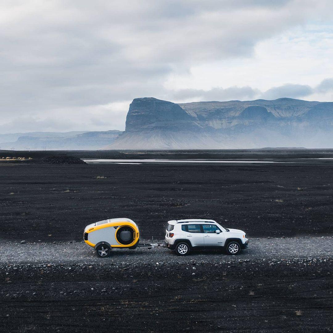 Modern lakókocsi egy kis csavarral