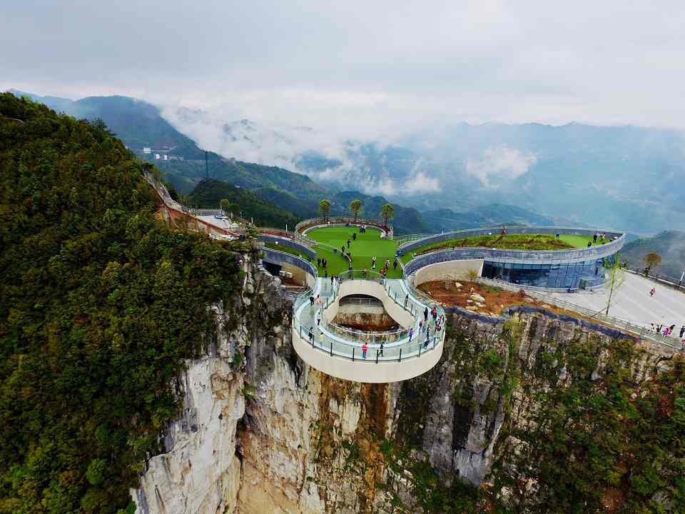 Le mernél nézni az üvegkilátóból?