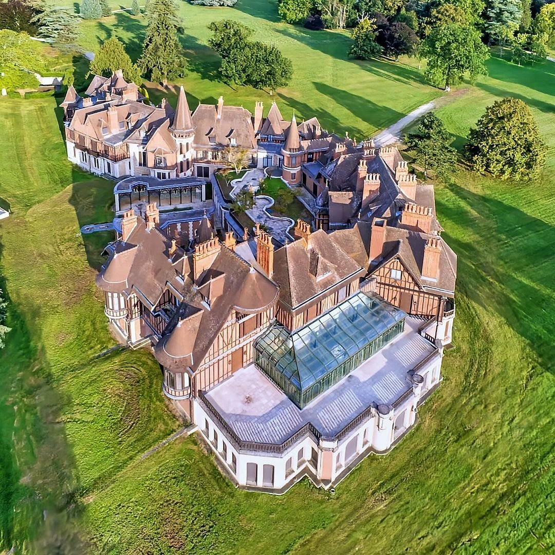 Kisváros épülhet a világ egyik legdrágább kastélyából