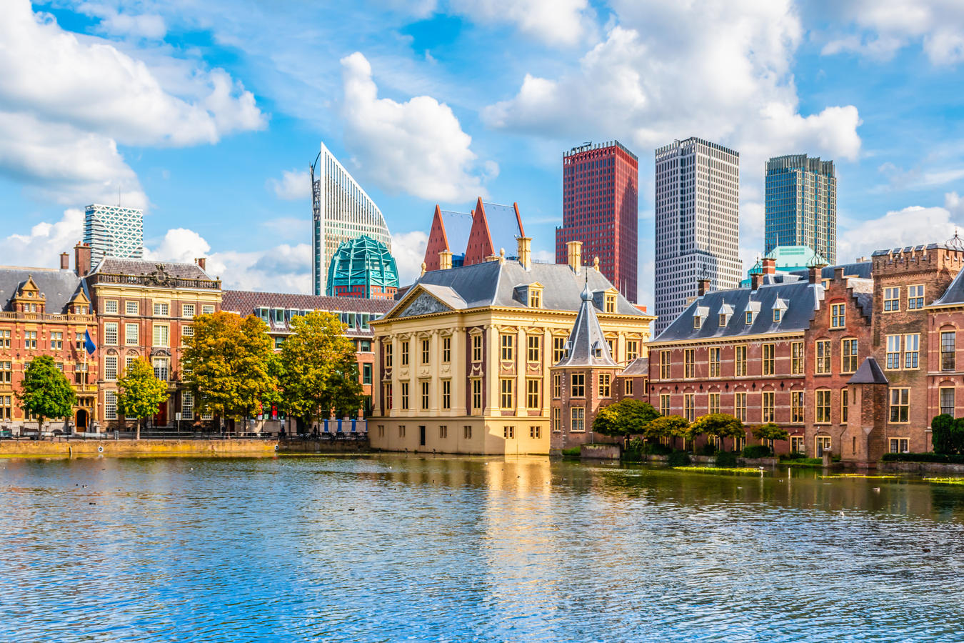 Biztos lakhatást ígérnének a külföldieknek egy holland nagyvárosban