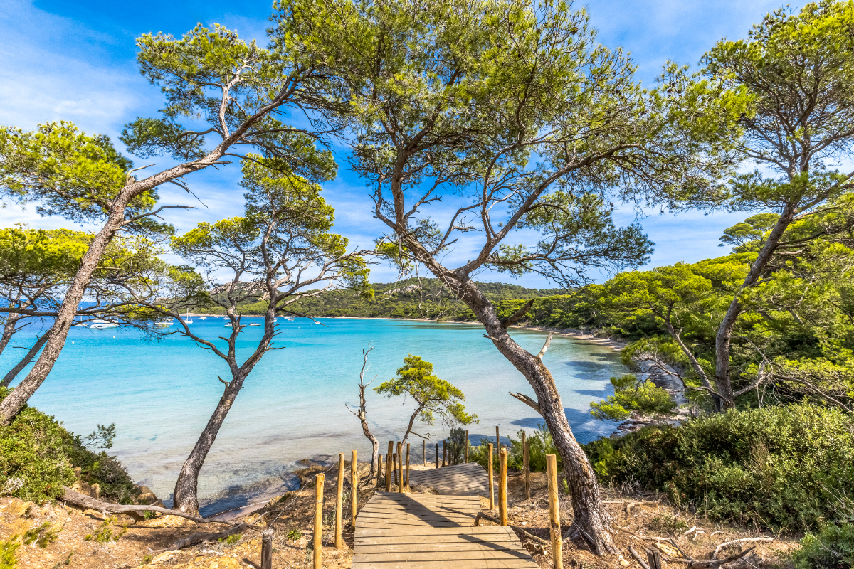 Franciaország mediterrán szigete, amit egy nap alatt felfedezhetsz