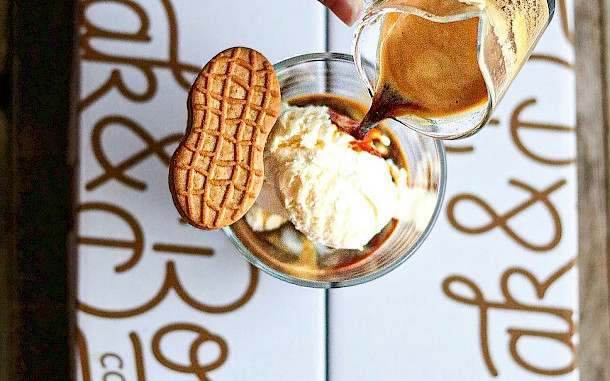 Oak &amp; Bond Coffee Co., Unsplash.