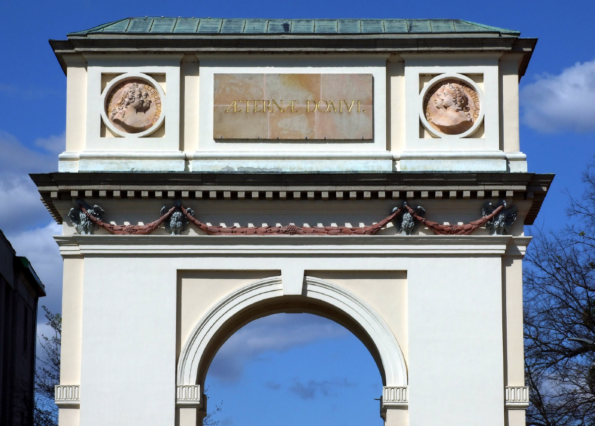 A Kőkapu, Magyarország egyetlen diadalívének legendája