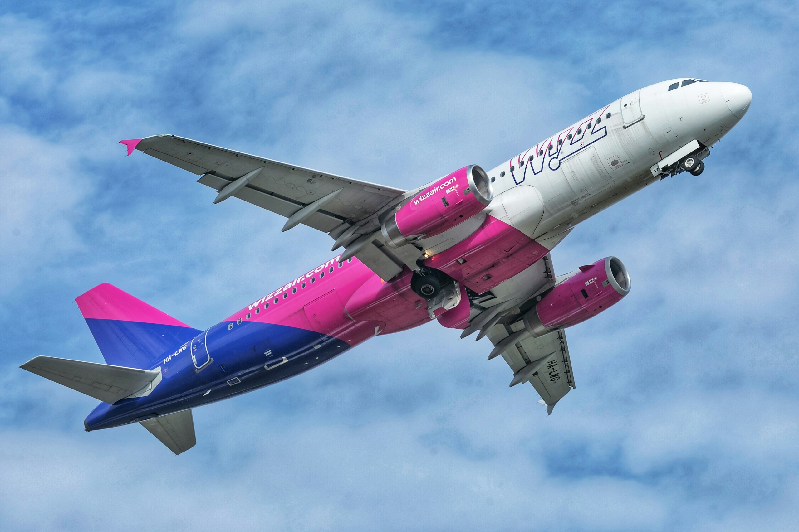 Egyedülálló bérletet vezetett be a Wizz Air, de érdemes átgondolni a kiváltását