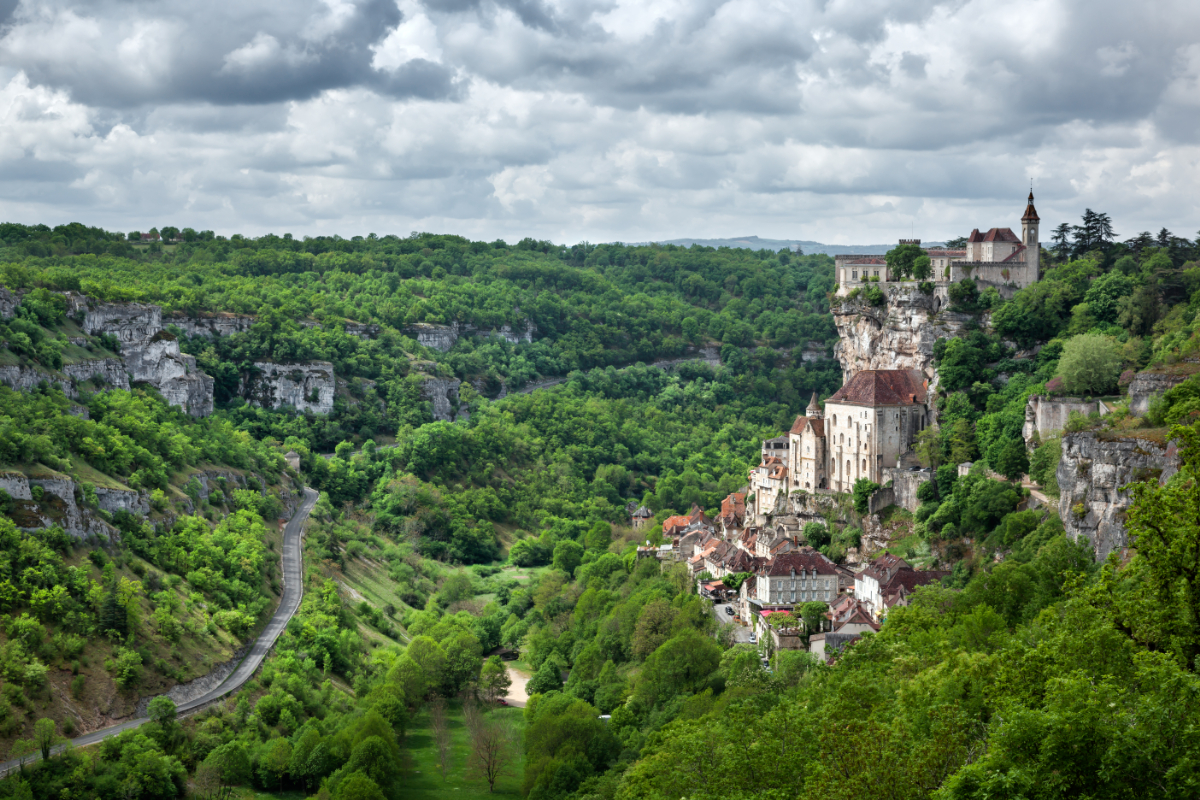 Nem mindennapi látványt nyújtanak a világ legfurcsább helyre épített városai