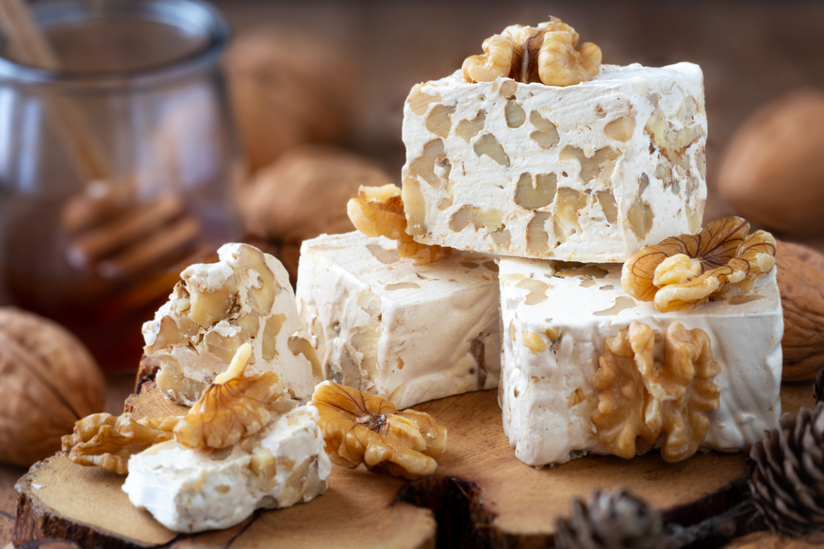 Megéri a fáradozást: így készíts eredeti szardíniai nugátot – videó!