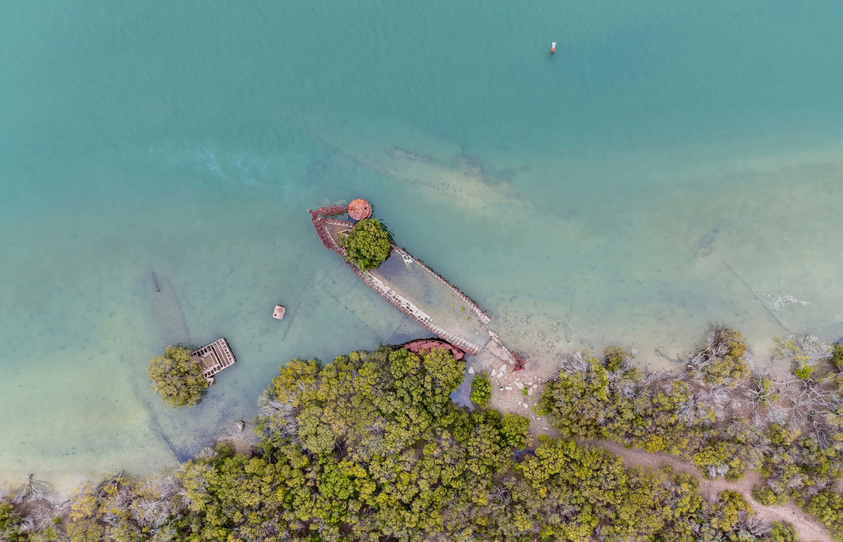 Annyira alacsony a Duna, hogy az elsüllyedt hajók is látszanak – videó!