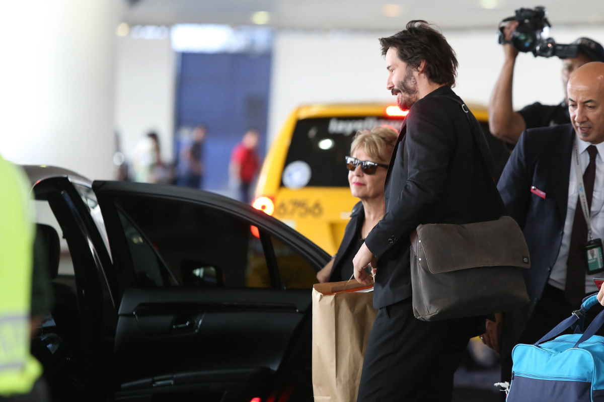 Így utazik Tom Cruise és Keanu Reeves – nagy a különbség