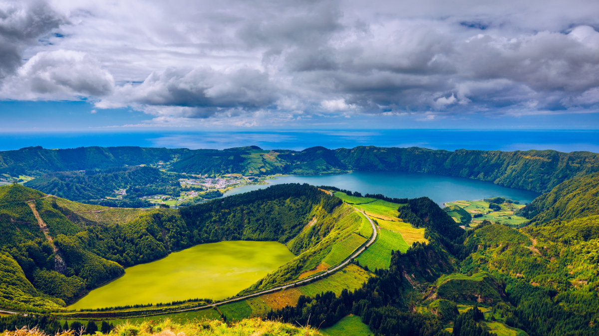 Két tó, két külön világ: egy meseszép ikertó, amit látnod kell 2025-ben!
