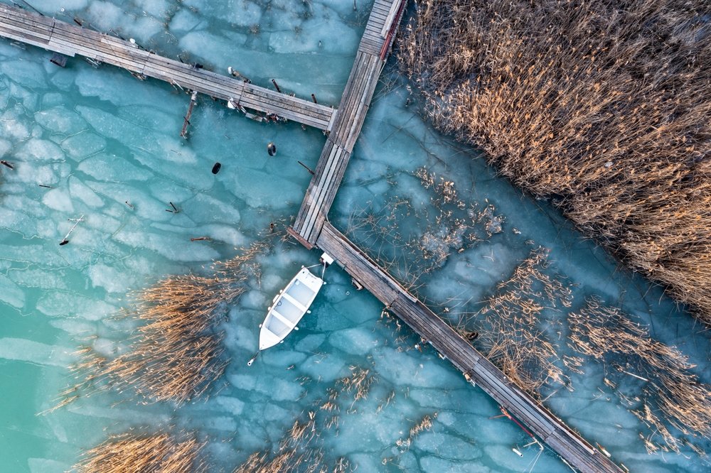 Csodálatos jégszobrok díszítik a Balaton partját