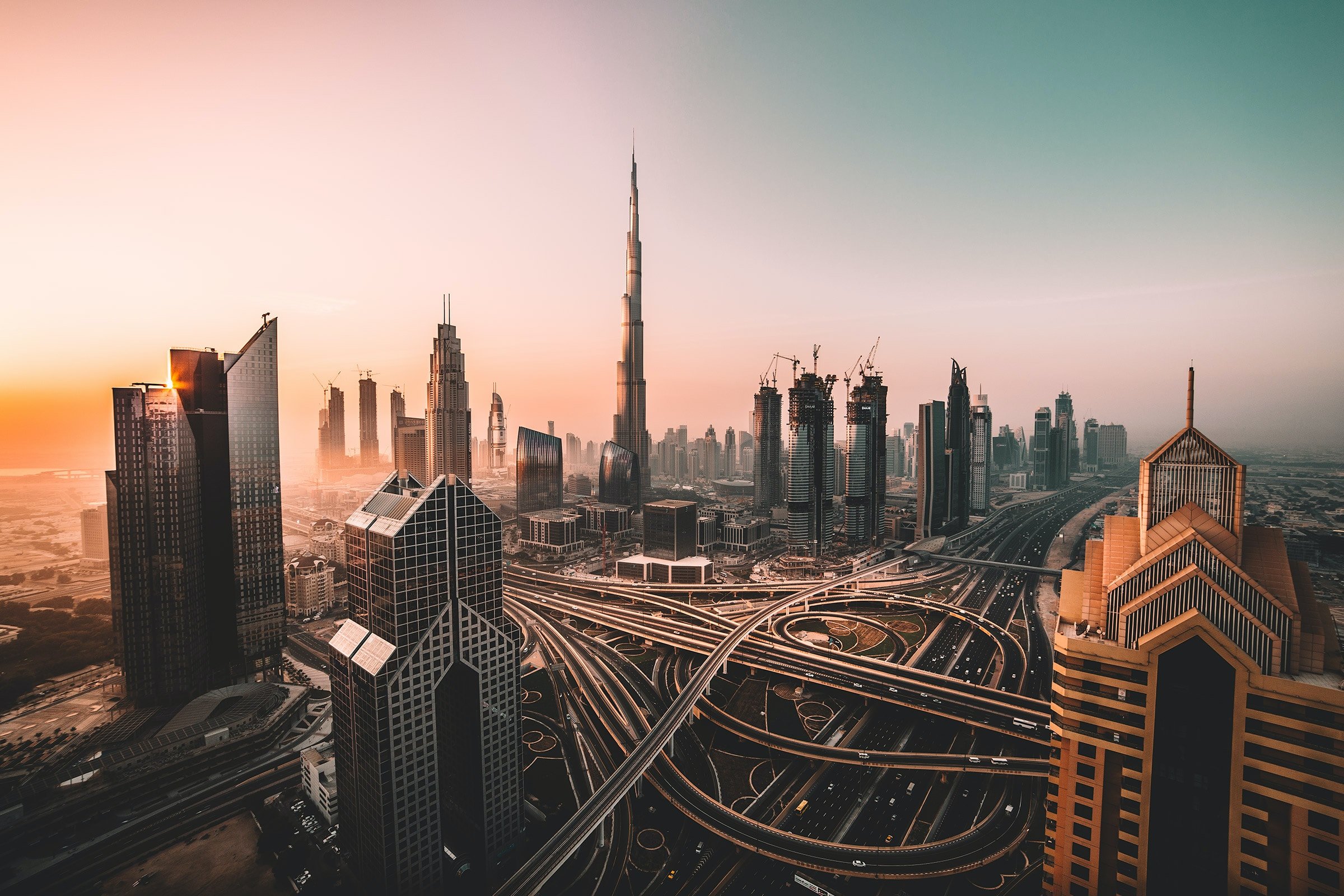 Önvezető futurisztikus gyorskabinok járthatnak a jövőben Dubaj utcái fölött