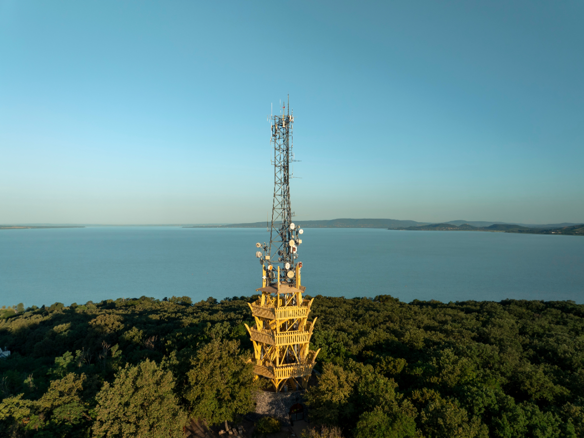 Elbontják a Balaton egyik leglátogatottabb kilátóját