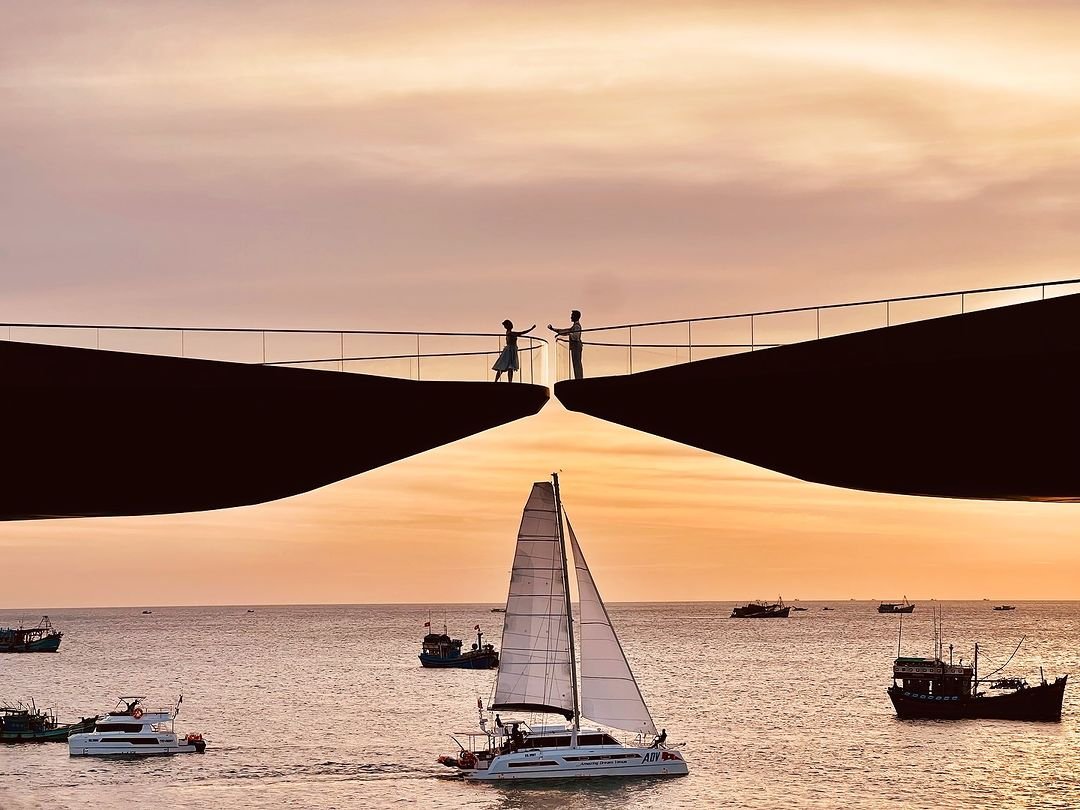 Csókolózni várják a szerelmeseket Vietnám legújabb hídjára