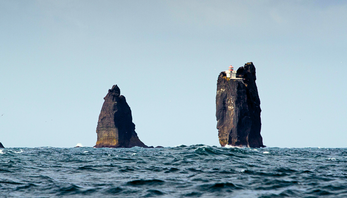 Életveszélyes helyen magasodik a világ legelszigeteltebb világítótornya