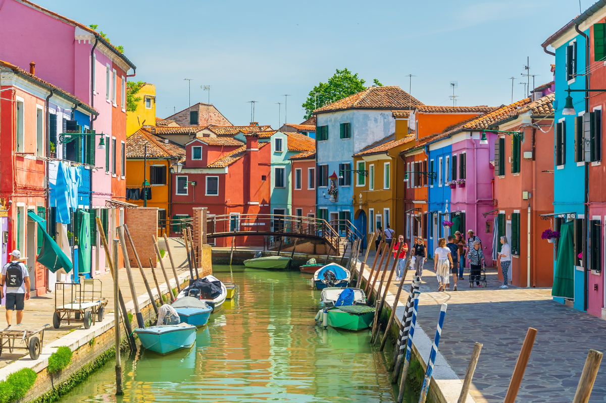 Velence titkos kis szigete, ami a világ egyik legszínesebb úti célja