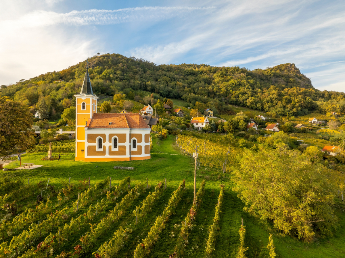 5 eldugott falu a Balaton-felvidéken, ahonnan pár perc alatt a tóparton lehetsz