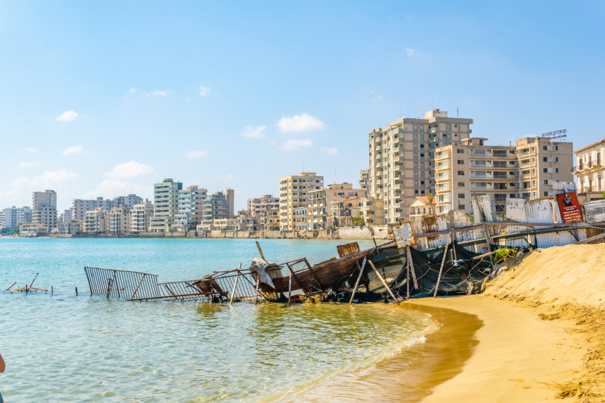 Európa turistaparadicsoma volt, ma ez a leghíresebb tengerparti szellemváros