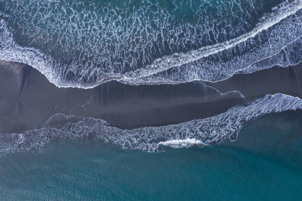Bibliai csoda Dél-Koreában: több ezren sétálnak át a szétnyíló tengeren