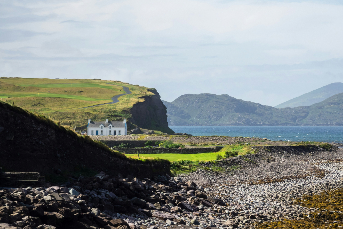 Meglepően olcsón eladó Skócia történelmi szigete – kúria, komp és privát kikötő jár hozzá!