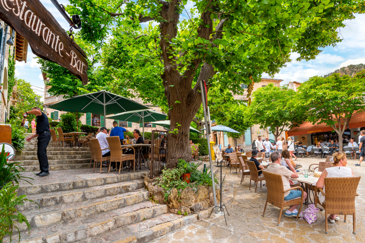 Tömeg van, pénz nincs – a csőd szélén a mallorcai vendéglátósok