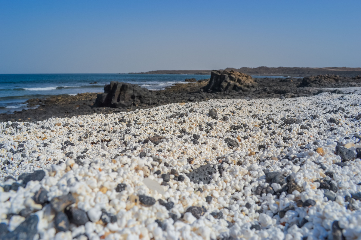 Ez a spanyol tengerpart úgy néz ki, mintha pattogatott kukoricával lenne teleszórva