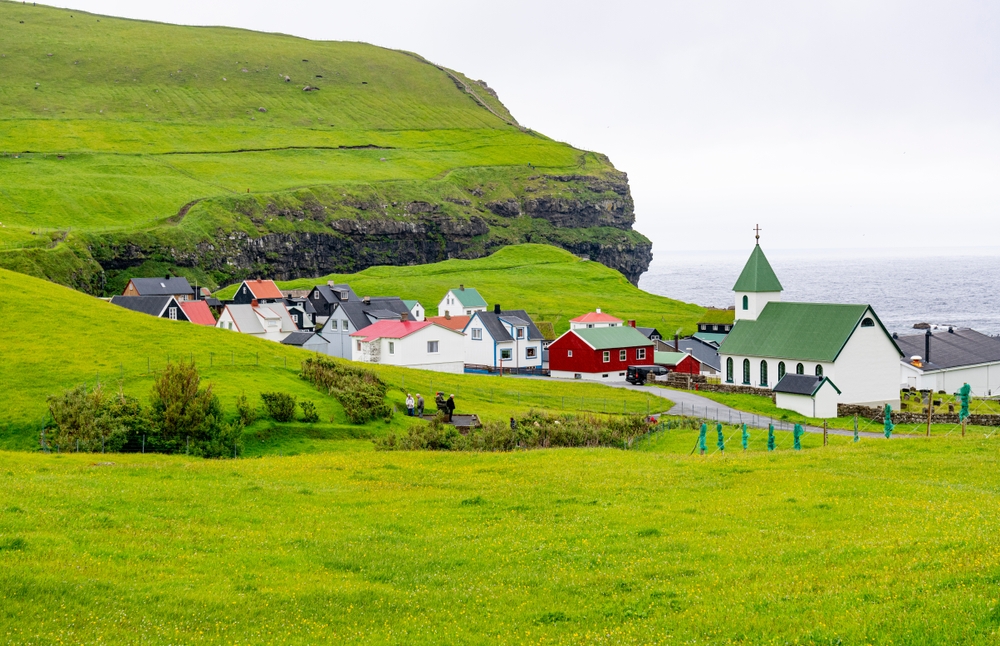 Nem mindennapi trükkel csábítaná magához a turistákat a Feröer-szigetek