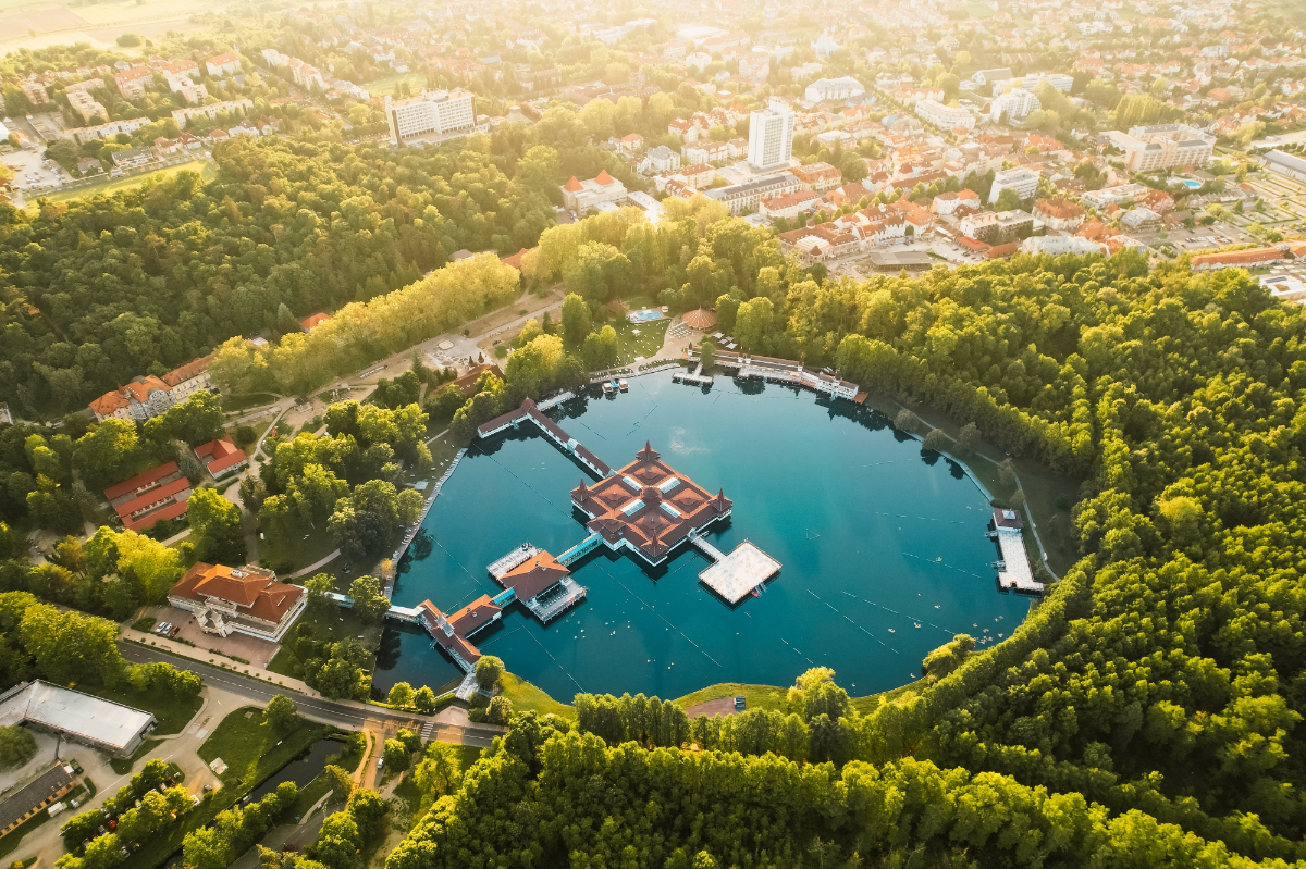 5 különleges magyar tó, ami nemcsak frissít, de gyógyít is