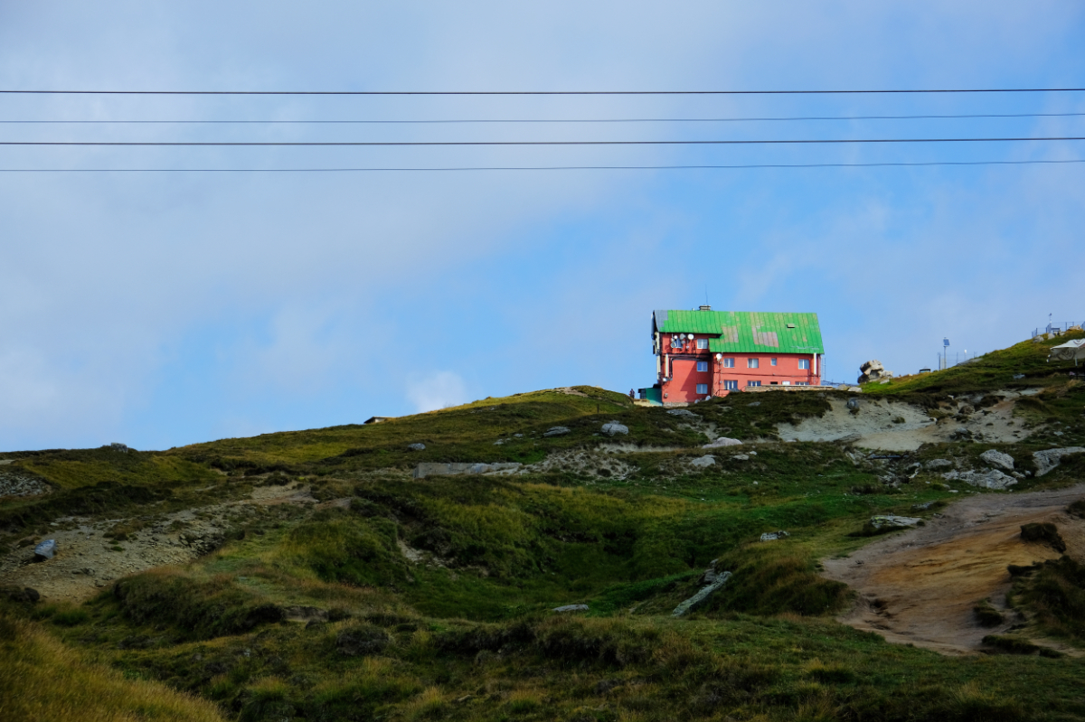 Hiába roskadozik, csillagászati árat kérnek a Bucsecs híres menedékházáért