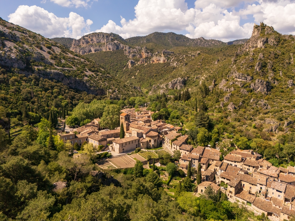 250 ember életét tette tönkre a turizmus, kitört a káosz a világhírű francia faluban