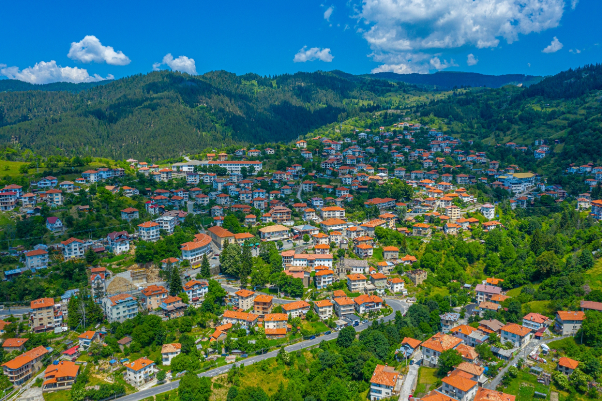 Egészen bizarr ok miatt özönlenek a kínai turisták egy ismeretlen bolgár faluba