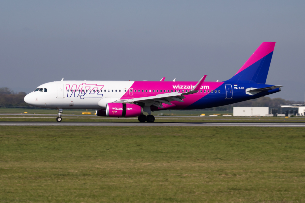 Váratlan döntés: bezárja az egyik legfontosabb nyugat-európai csomópontját a Wizz Air