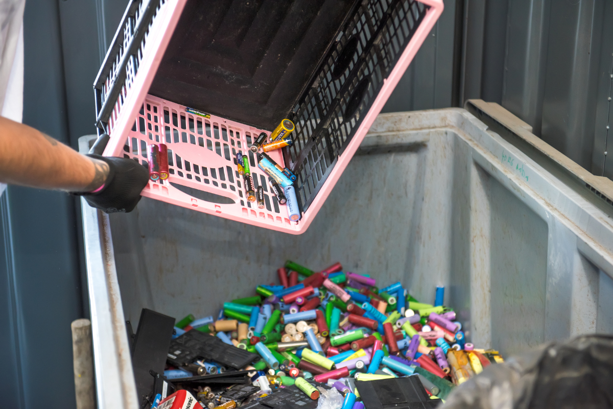 Régi telefon? Elhasznált akkumulátor? Így fordíthatod őket a környezeted javára