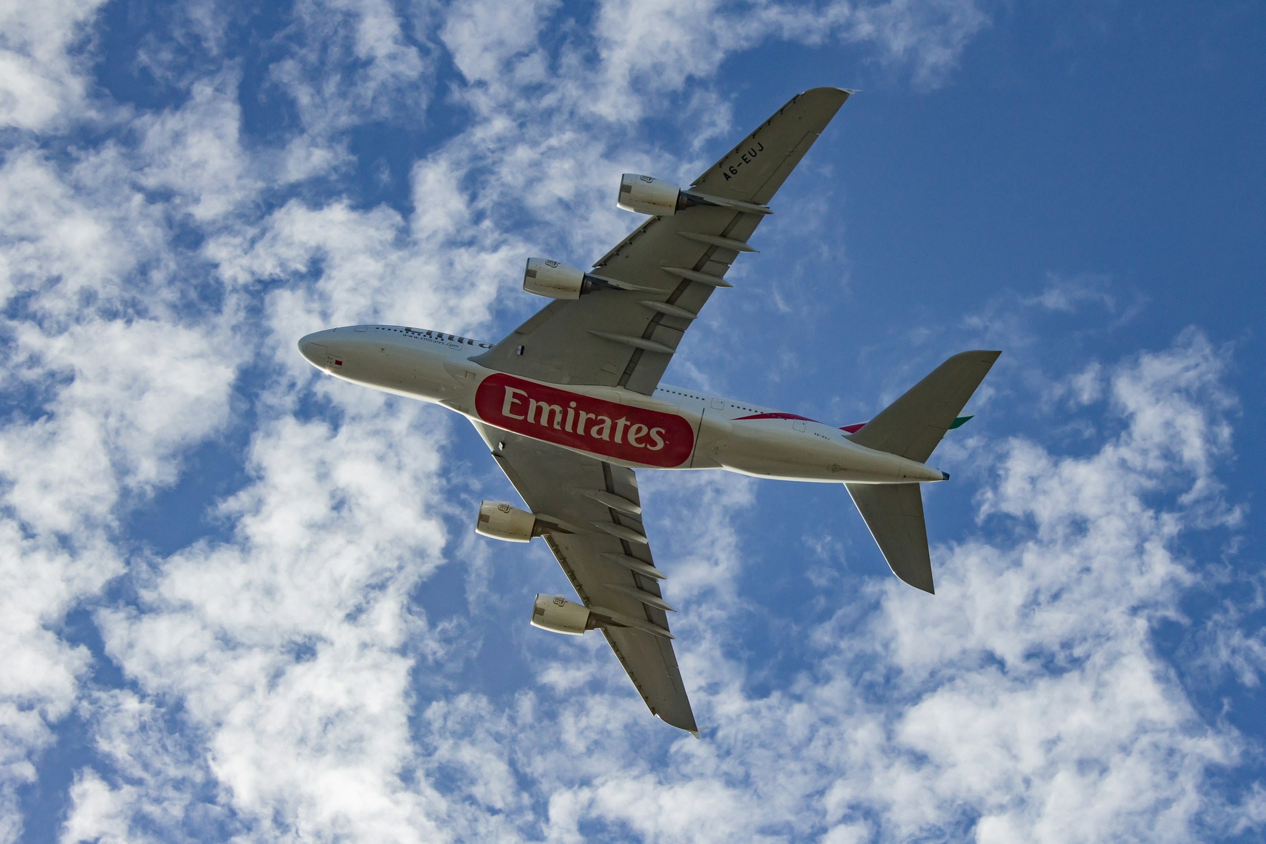Vitatott új szabállyal állt elő az Emirates a gyerekekre vonatkozóan
