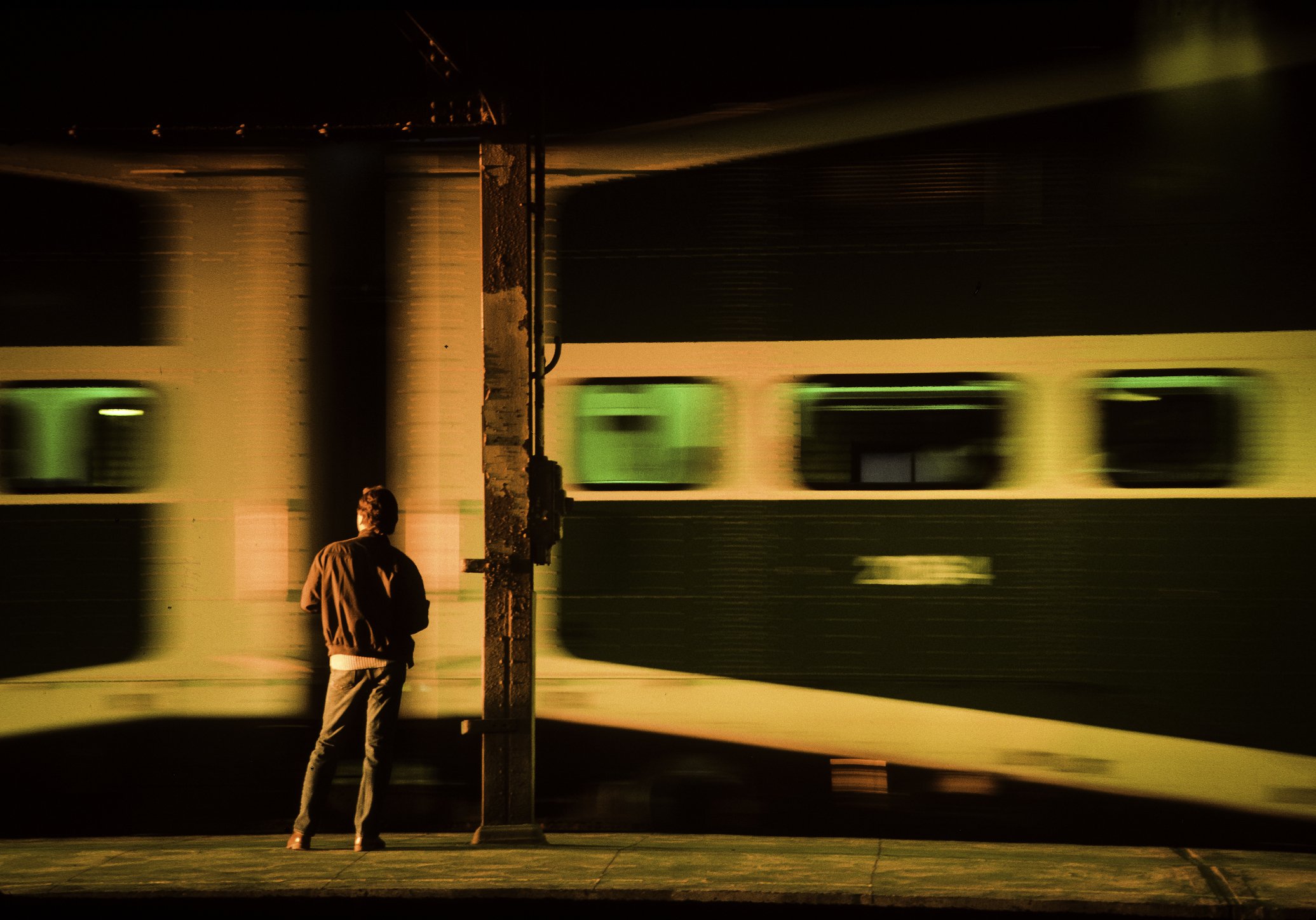 Éjszaka is hazajuthatsz a Balatonról vonattal és busszal! Mutatjuk, hogyan!