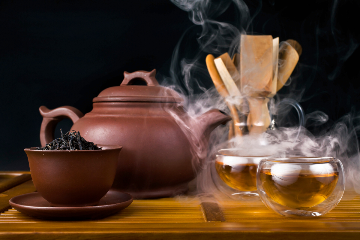 Kortyolj bele az őszbe: fenyőillat, füst és nyugalom egy teáscsészében