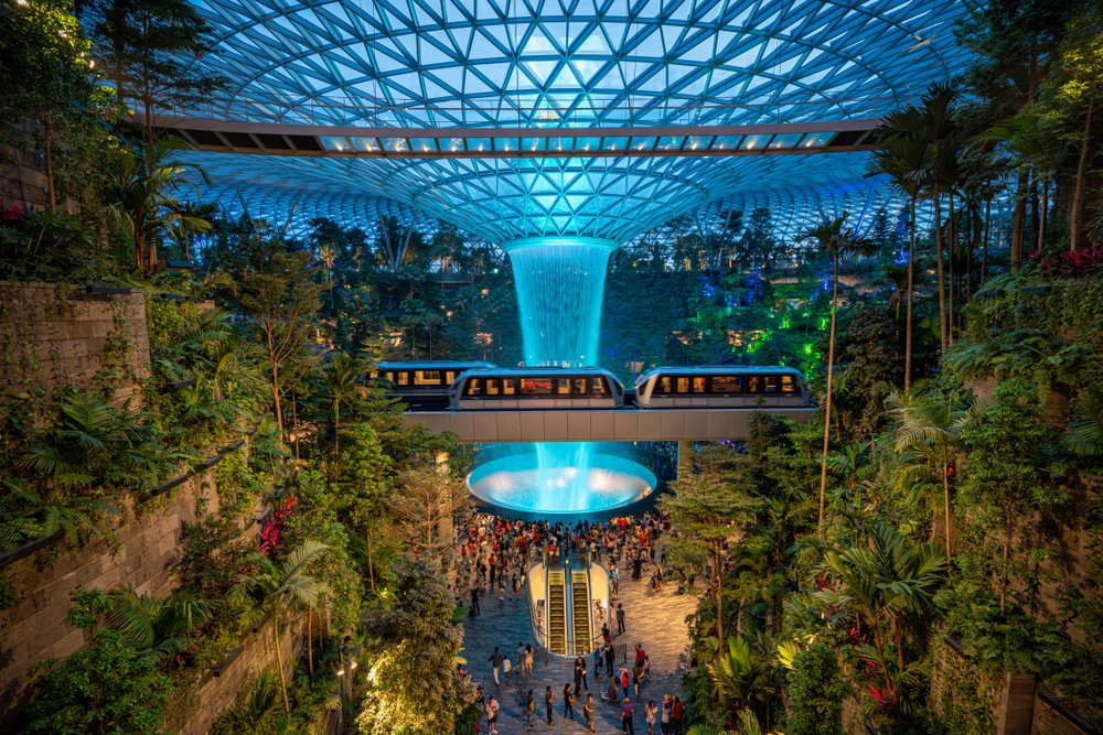 Videó: Ez a legjobb repülőtér, ahol arra vágysz, inkább késsen a géped