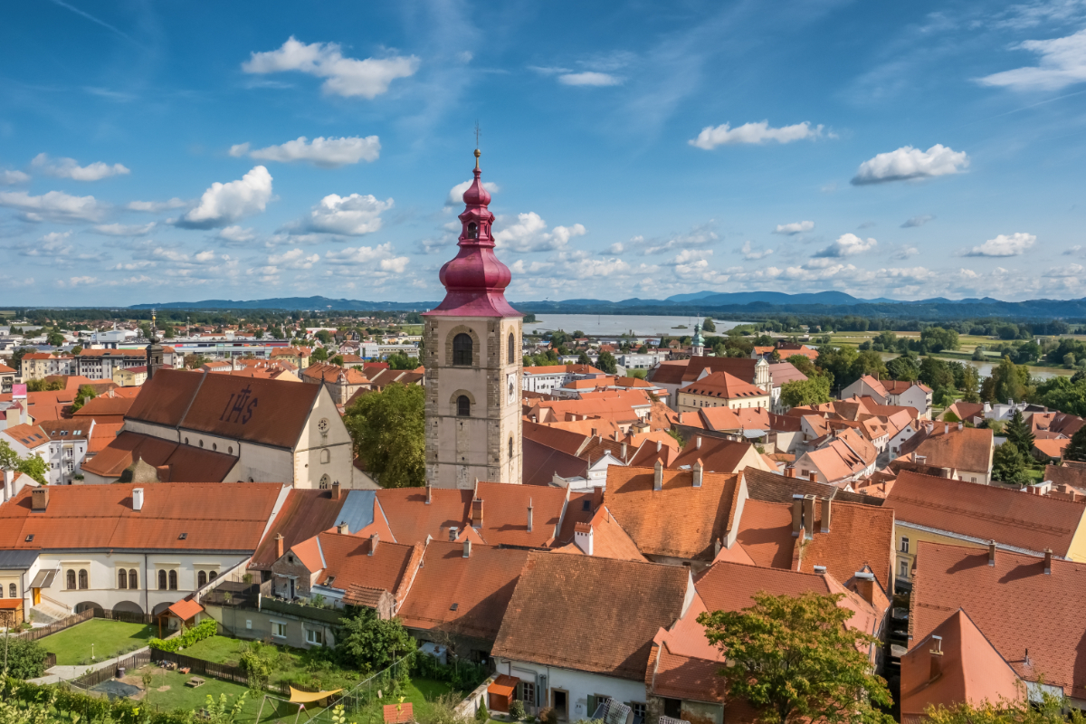 Szlovénia legrégebbi városa, ahol barokk házak és borospincék mesélnek a múltról