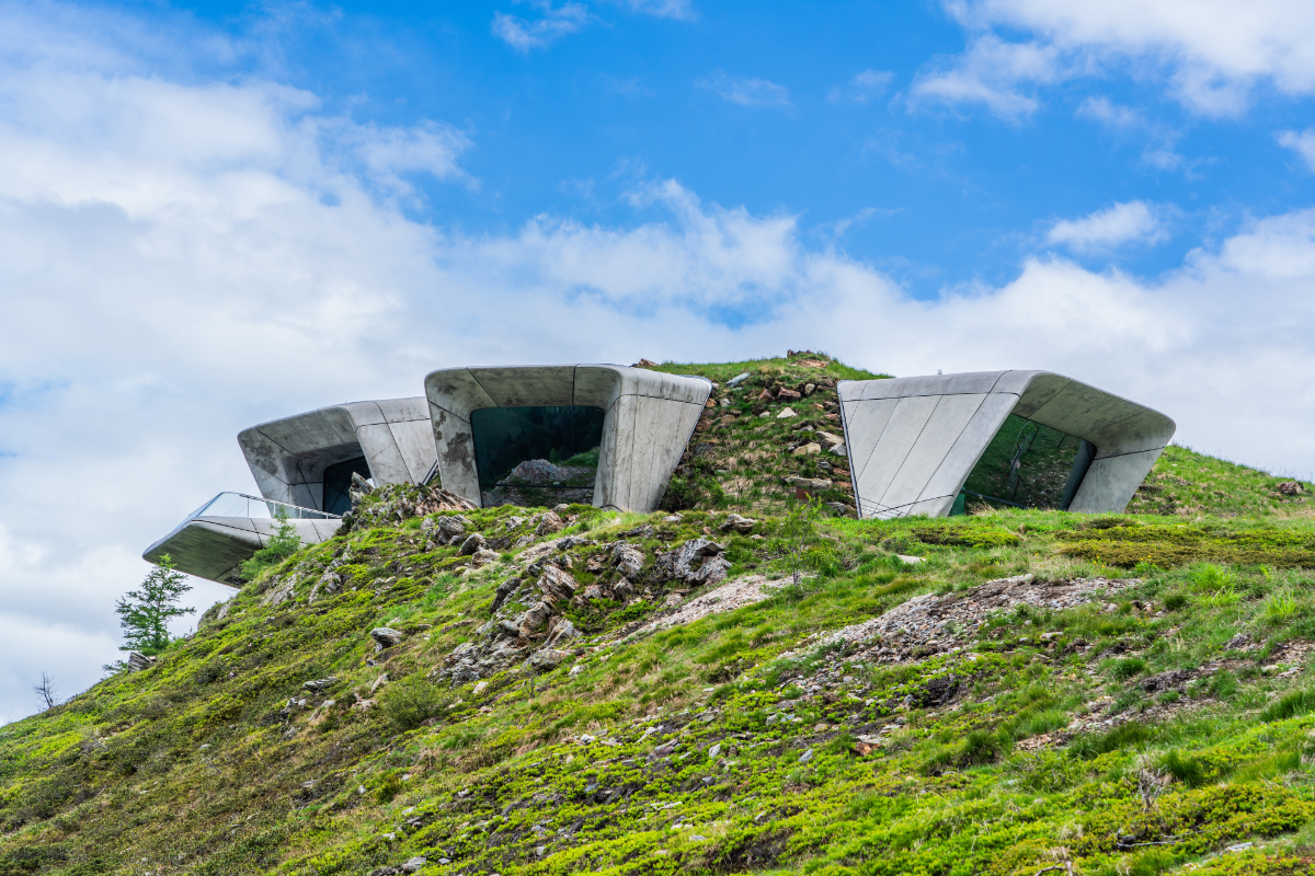 Eldugott múzeumok várják a kirándulókat a Dolomitokban
