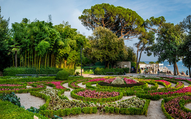 Valentyn Volkov, Shutterstock