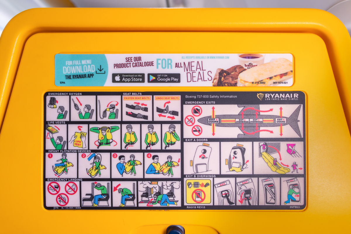 Ezért kell előrehajolni, ha a repülő zuhanni kezd