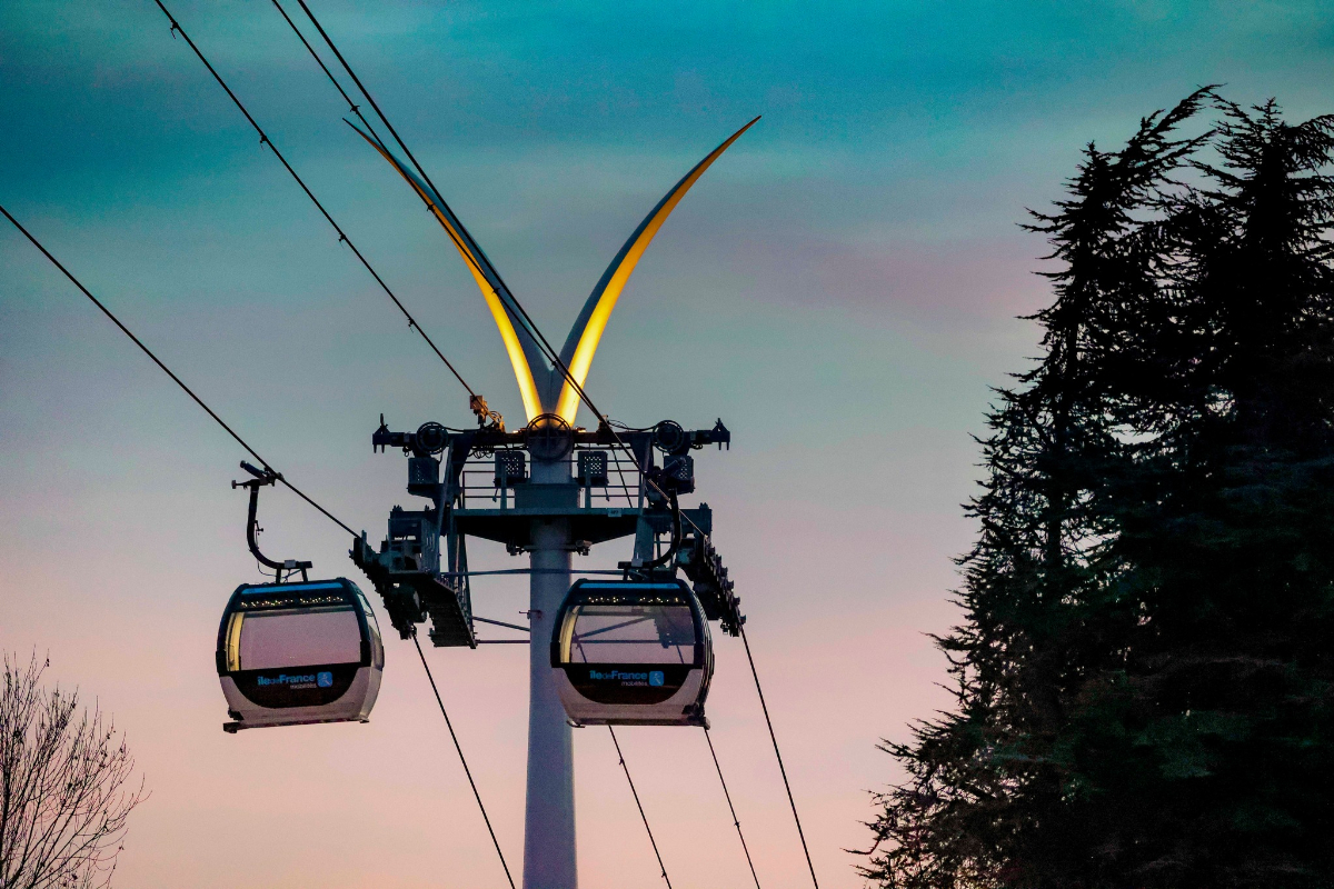 Felvonóval váltották ki a buszt Párizs egyik elővárosában – rögtön Európa leghosszabbjával