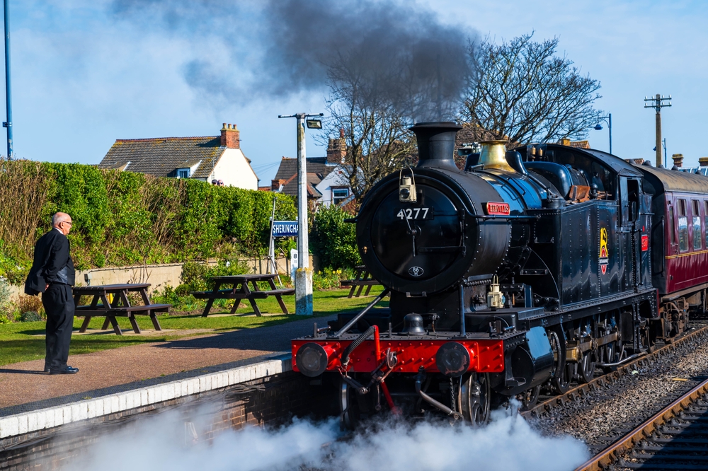 Tengerparti falvak között vezet Anglia egyik legszebb vonatútja