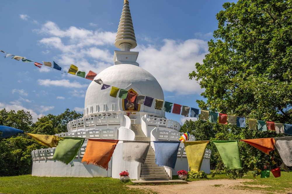 Európa egyik legnagyobb buddhista emlékműve egy zalai dombtetőn áll