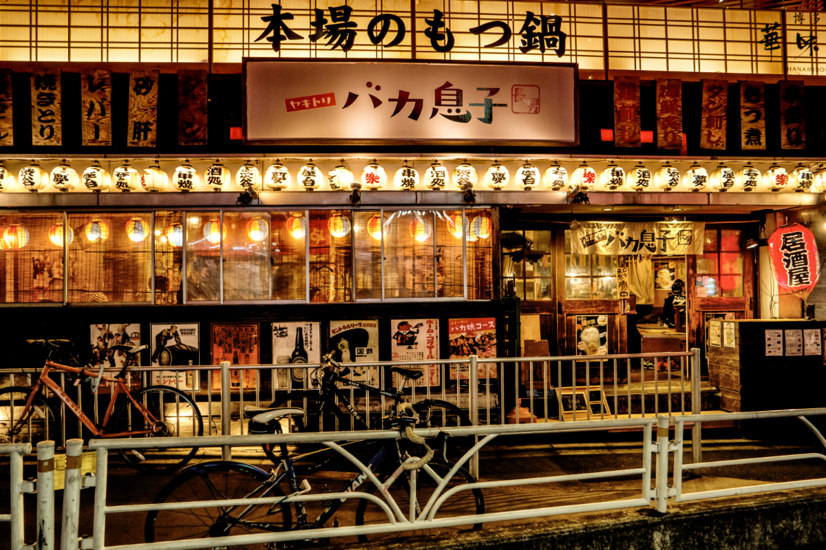 Túl sokat panaszkodnak – kitiltják az időseket a népszerű tokiói kocsmából