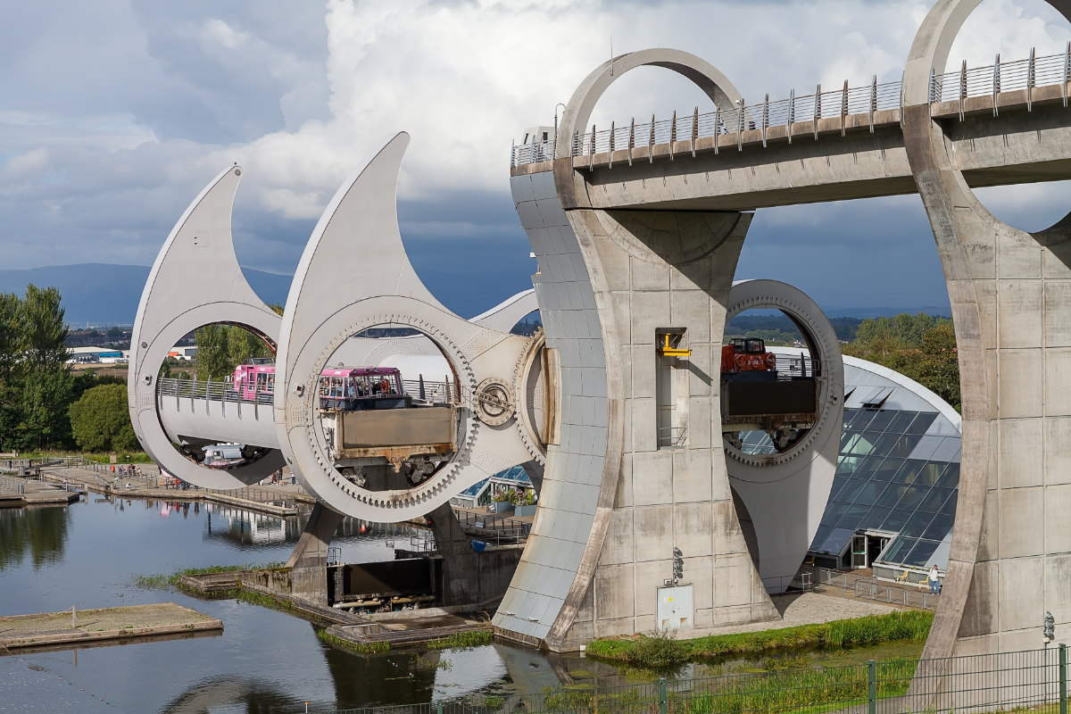 A világ egyetlen forgó hajóliftje egy vidámparki játéknak is elmenne