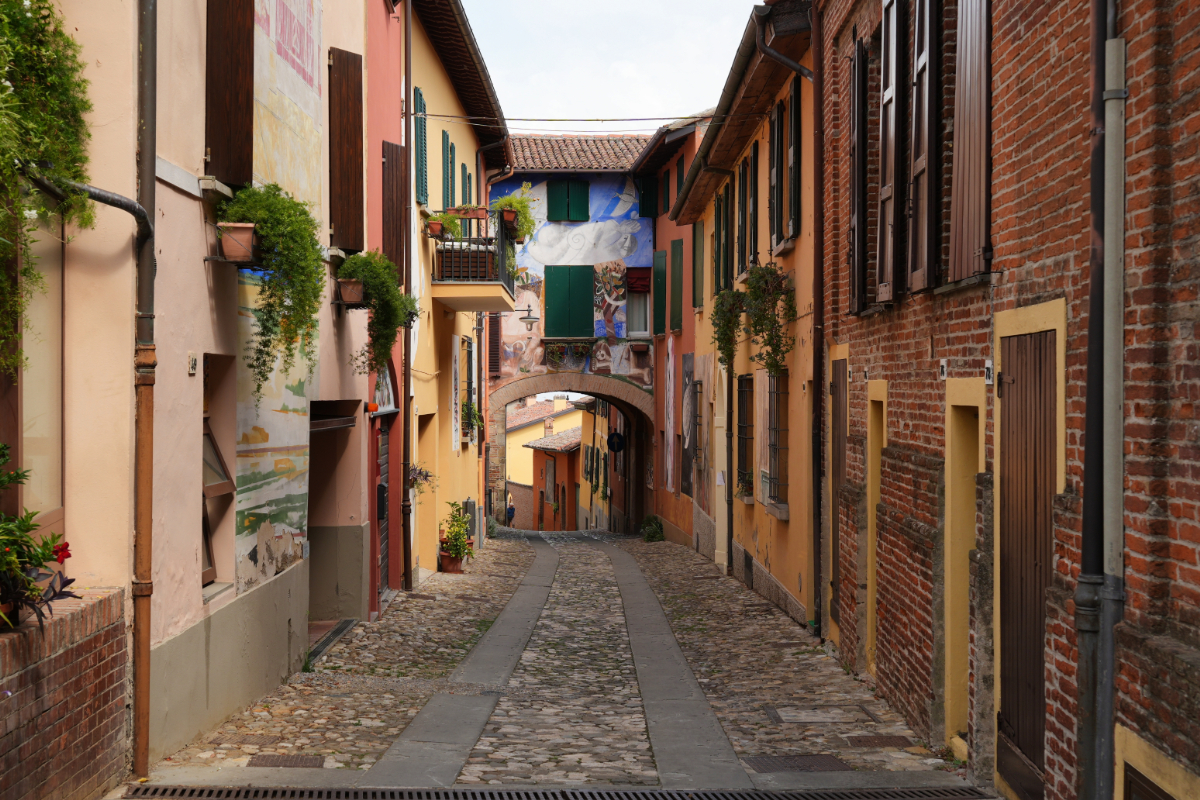 Az alig ismert olasz település, amely valójában egy szabadtéri galéria