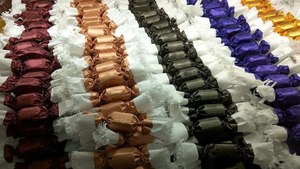 7 érdekesség a karácsonyfa legfinomabb díszéről, a szaloncukorról