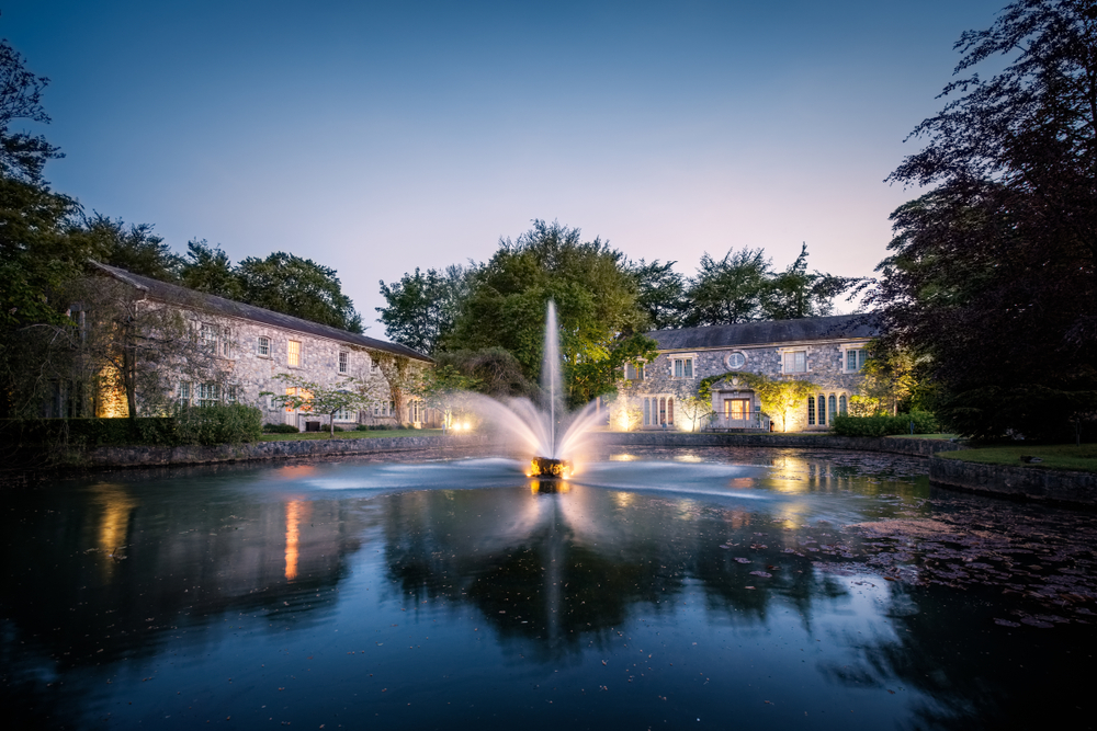 Egy egész falut vehetsz Írországban, spa és vendégházak is járnak hozzá