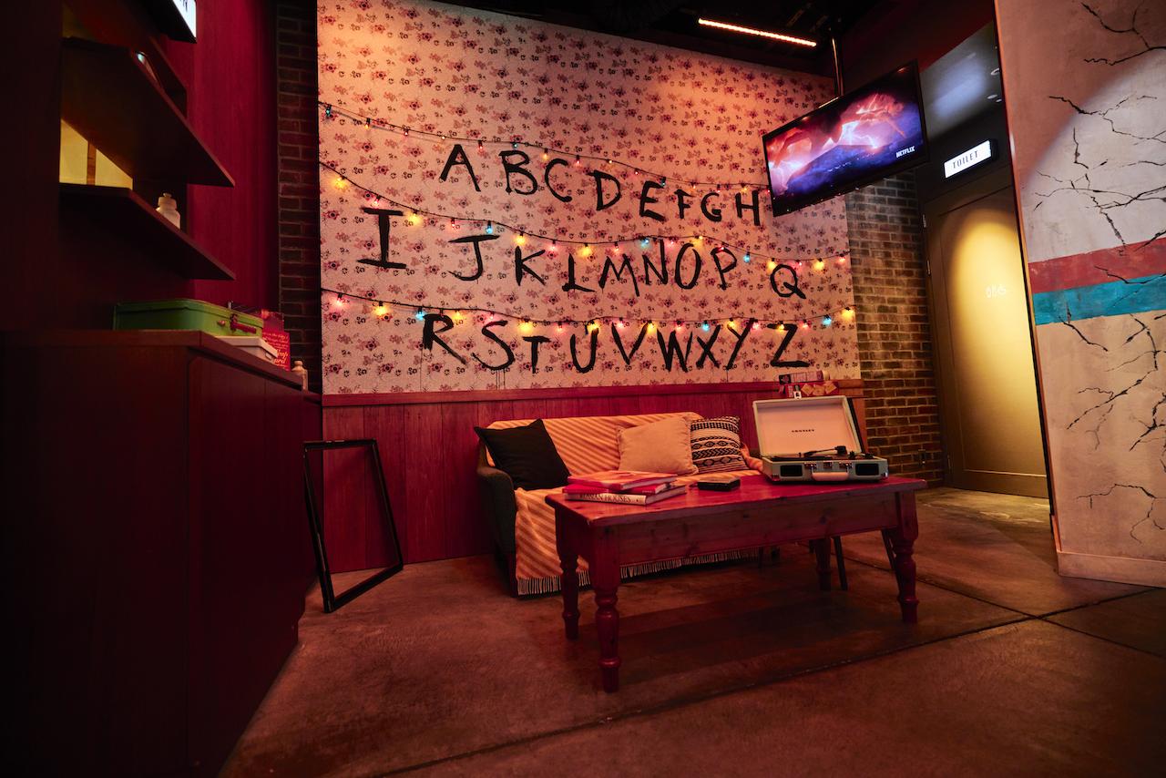 Hol máshol nyílna Stranger Things kávézó, ha nem Tokióban?