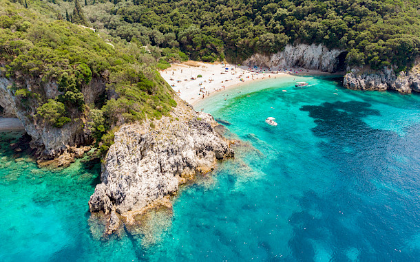 Milos Banda, Shutterstock